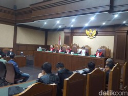 Terbukti Terima Suap dan Gratifikasi, Irwandi Yusuf Divonis 7 Tahun Bui