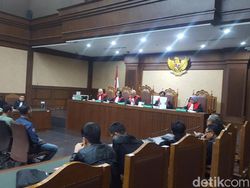 Terbukti Terima Suap dan Gratifikasi, Irwandi Yusuf Divonis 7 Tahun Bui