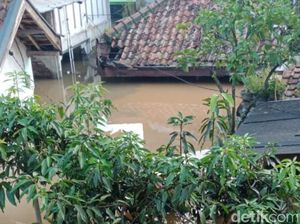 Banjir Menerjang Kabupaten Bandung, Air Hampir Menyentuh Atap Rumah