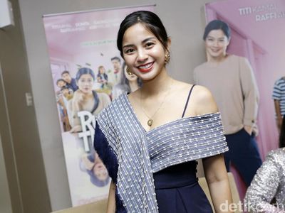 Penampilan Seksi Menawan Kirana Larasati