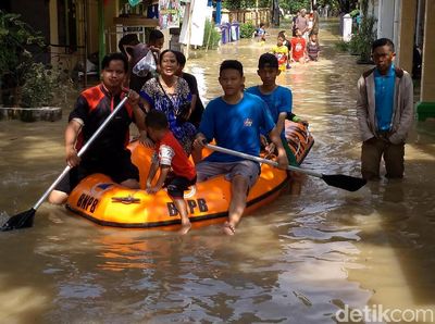 Potret Banjir di Indramayu yang Rendam 5 Kecamatan