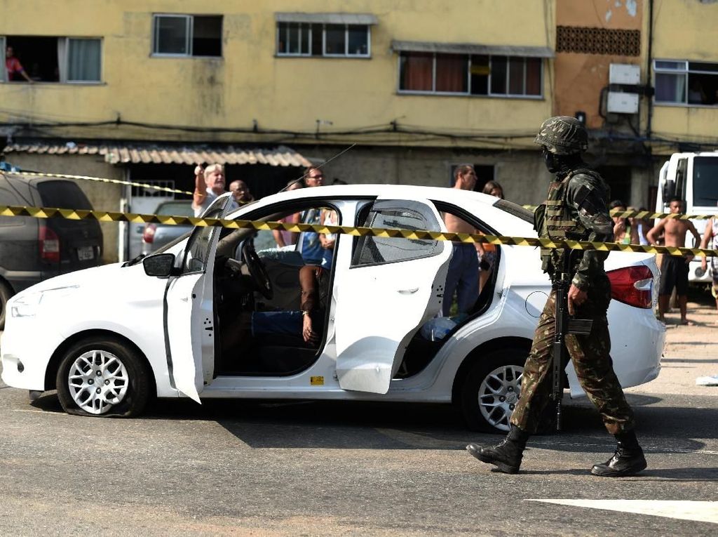 Tembaki Mobil dan Tewaskan 1 Warga, 10 Tentara Brazil Ditangkap Tembaki Mobil dan Tewaskan 1 Warga, 10 Tentara Brazil Ditangkap