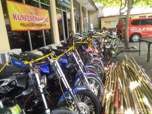 Polisi Yogya Sita Puluhan Motor Blombongan Massa Pro Jokowi dan Prabowo Polisi Yogya Sita Puluhan Motor Blombongan Massa Pro Jokowi dan Prabowo