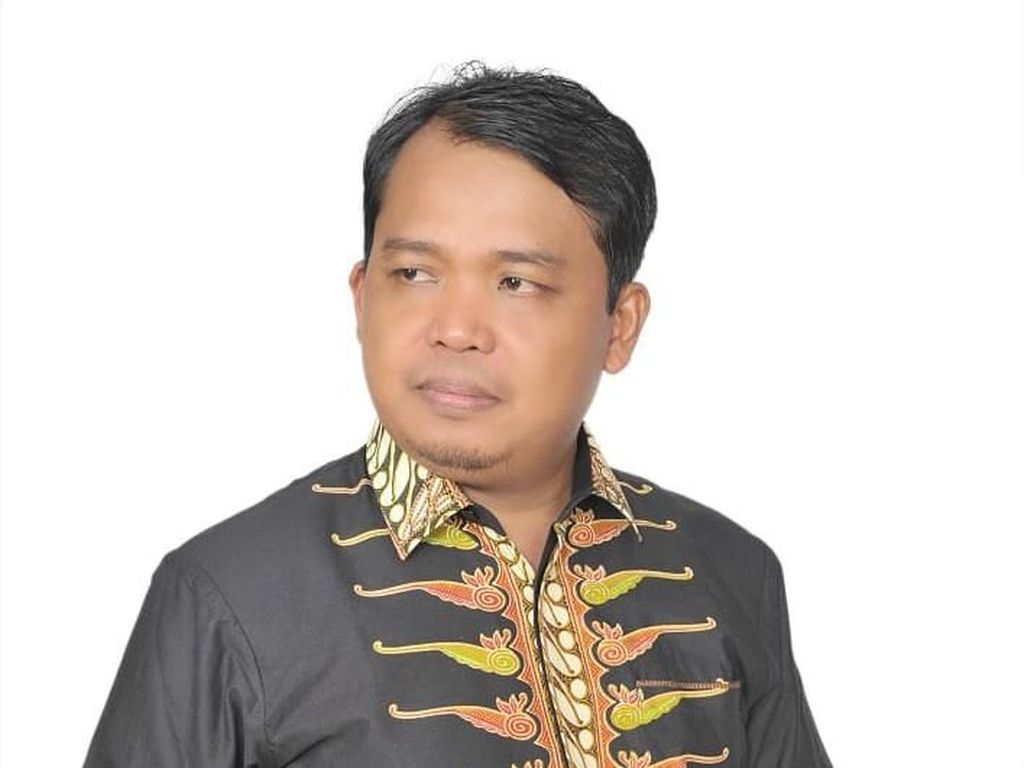 Pesan KPAI ke Ortu: Tak Tepat Suruh Anak Salat tapi Malah Asyik Nonton TV Pesan KPAI ke Ortu: Tak Tepat Suruh Anak Salat tapi Malah Asyik Nonton TV