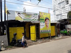 Posko Caleg Golkar di Bekasi Dirusak OTK, Kaca Dilempar Batu