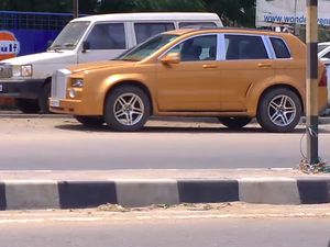 Tebak Ini Mobil Apa?