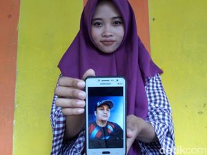 Kreatif! Mahasiswi Ini Dapat Duit Lewat Karya Karikatur di HP