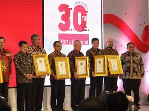 Jonan Terima Penghargaan Tokoh Energi Berkeadilan Untuk Rakyat