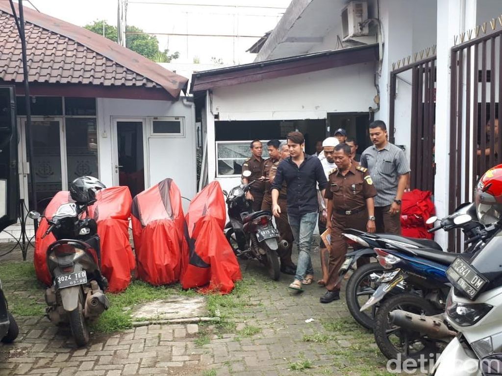 Siasat Kriss Hatta usai Ditahan karena Kasus Pemalsuan Dokumen Nikah Siasat Kriss Hatta usai Ditahan karena Kasus Pemalsuan Dokumen Nikah