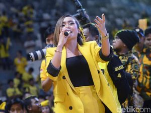 Penampilan Cita Citata di Kampanye Golkar