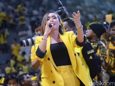 Penampilan Cita Citata di Kampanye Golkar