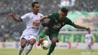 Persebaya kembali unggul pada menit ke-71, sebelum disamakan Arema pada menit ke-79. 