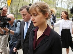 Aktris AS Allison Mack Mengaku Bersalah Terlibat dalam Sekte Seks