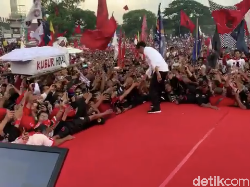 Ada Replika Pocong di Kampanye, Jokowi: Kita Kubur yang Namanya Hoax!