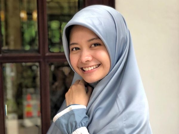 Potret Dokter Cantik Berhijab, Istri Faldo Maldini yang Populer di Medsos