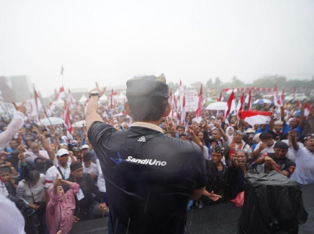 Sandi Sebut RI Kena Jebakan Pertumbuhan Ekonomi 5% Sandi Sebut RI Kena Jebakan Pertumbuhan Ekonomi 5%