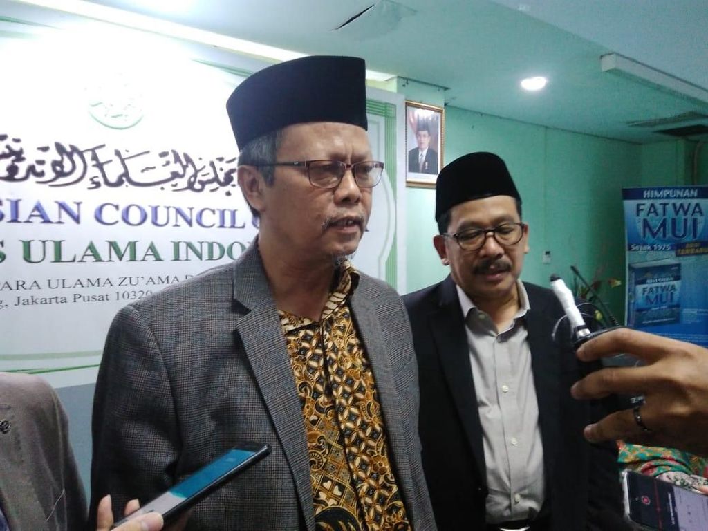MUI Serahkan Tafsir Rangkap Jabatan ke Maruf Amin MUI Serahkan Tafsir Rangkap Jabatan ke Maruf Amin