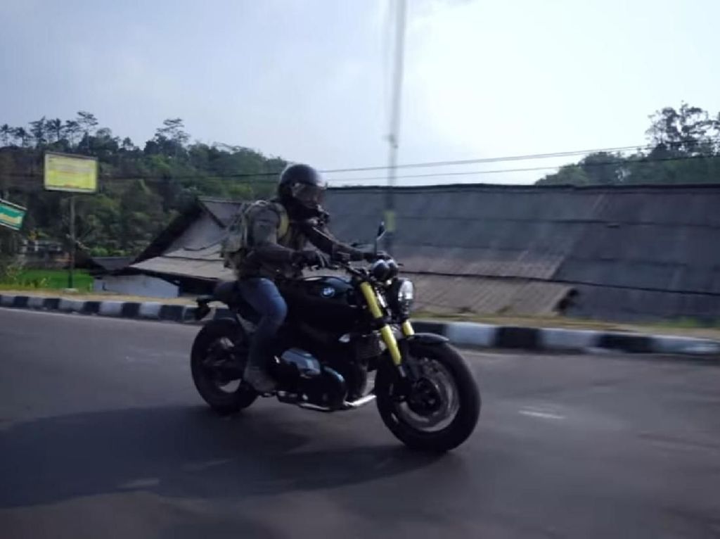Touring Pake Moge dari Bandung ke Jakarta, Ariel Noah Nyasar Touring Pake Moge dari Bandung ke Jakarta, Ariel Noah Nyasar