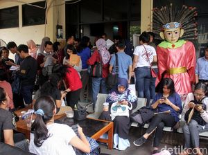 Warga Ramai-ramai Urus Surat Pindah Tempat Mencoblos di Jakbar