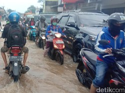 Motor Matik Terjang Banjir? Aman Asal Ketinggian Airnya Segini