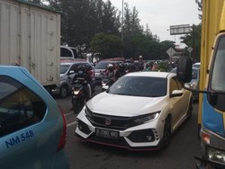 Imbas Truk Mogok di GT Cikunir 2, Lalin di Dalam Kota Bekasi Macet