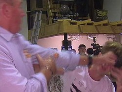 Senator Australia yang Anti-Imigran Tak Dituntut dalam Kasus Eggboy