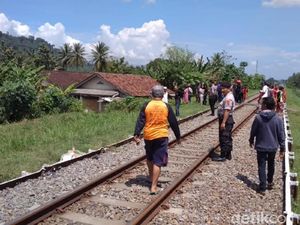 Biker Tewas Mengenaskan Terlindas Kereta Api di Banjar Biker Tewas Mengenaskan Terlindas Kereta Api di Banjar