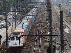 Sadel Rawan Dicuri, Pesepeda Keluhkan Minimnya Tempat Parkir di Stasiun