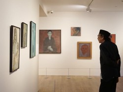 Makna Khusus di Lukisan Mata Hitam Jeihan Sukmantoro