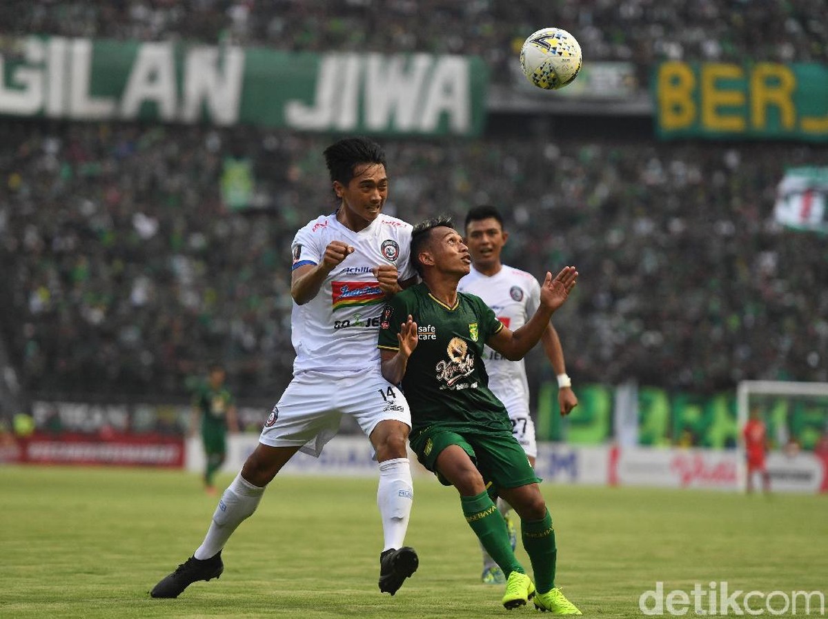 Arema FC vs Persebaya Surabaya di Piala Presiden 209. (Foto: Antara Foto)
