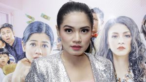 Titi Kamal Jadi Emak-emak Blink-blink