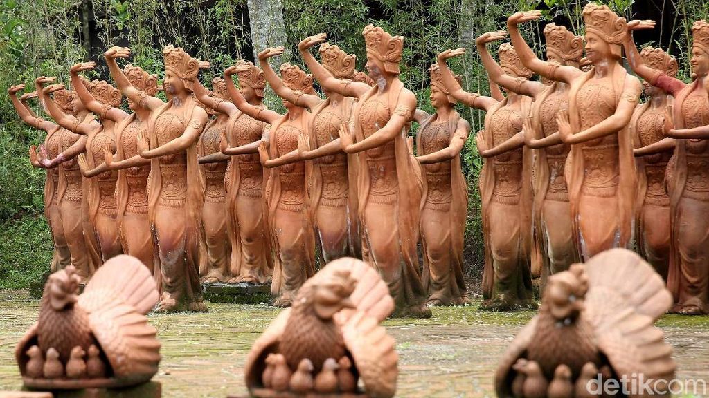 Potret Eksotis Ratusan Patung Penari Gandrung Banyuwangi