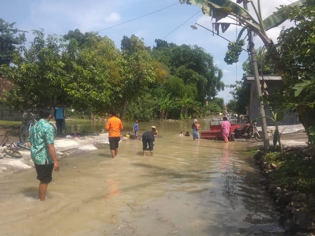 Banjir dan Longsor Melanda Beberapa Titik Lokasi di Grobogan Banjir dan Longsor Melanda Beberapa Titik Lokasi di Grobogan