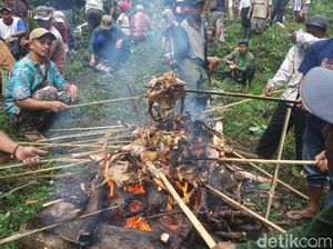 Ratusan Ayam Dibakar Saat  Tradisi Wangan Cenginging di Ungaran
