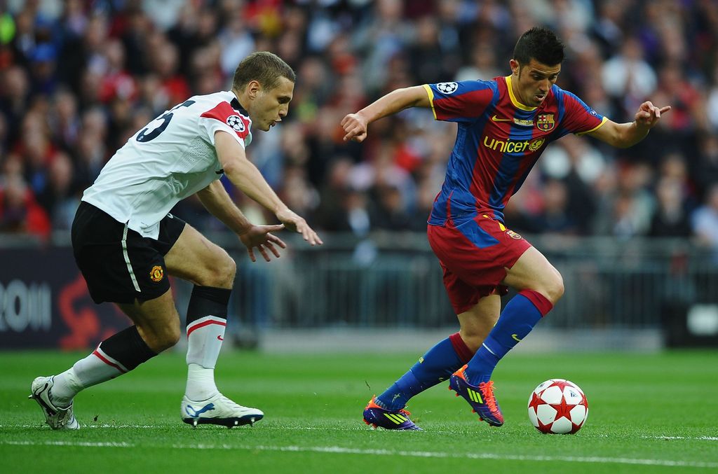 LONDON, ENGLAND - MAY 28:  Nemanja Vidic of Manchester United (L) follows David Villa of FC Barcelona during the UEFA Champions League final between FC Barcelona and Manchester United FC at Wembley Stadium on May 28, 2011 in London, England.  (Photo by Laurence Griffiths/Getty Images)