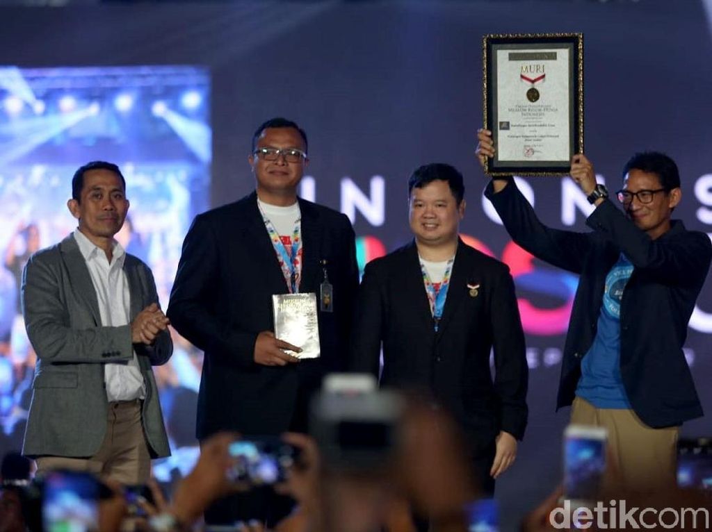 Sandi Catatkan Rekor Muri Blusukan ke 1.500 Titik di Indonesia Sandi Catatkan Rekor Muri Blusukan ke 1.500 Titik di Indonesia