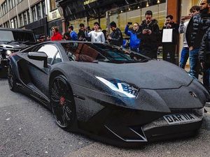 Anak Sultan! 2 Juta Kristal Swarovski Ditabur di Lamborghini Anak Sultan! 2 Juta Kristal Swarovski Ditabur di Lamborghini