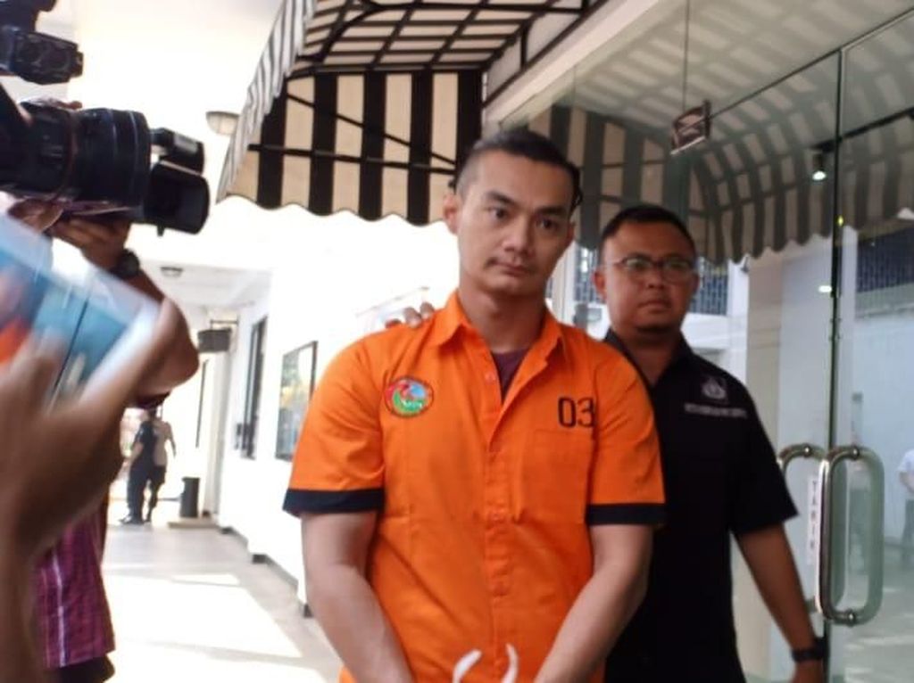 Polisi Buru Pemasok Sabu ke Artis FTV Agung Saga Polisi Buru Pemasok Sabu ke Artis FTV Agung Saga