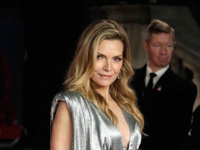 Tetap Memesona di Usia 60, Inilah Potret Eks Catwoman Michelle Pfeiffer