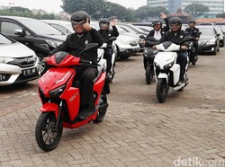 Berita Populer: Menteri Nasir dan Ridwan Kamil Naik Motor Listrik