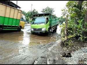 Pak Bupati Sidoarjo, Tolong Jalan ini Rusak Bak Kubangan