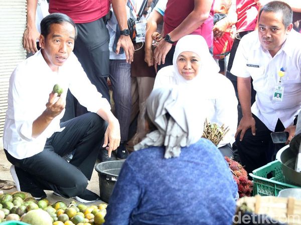 Ekspresi Jokowi Saat Belanja Kedondong di Probolinggo