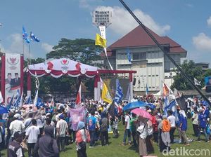 Ada Bendera Golkar dalam Kampanye Prabowo di Solo