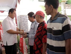 Tinjau Banjir di Tambakrejo, Hendi Bagi Seribu Paket Sembako