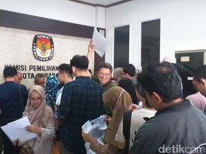 Permohonan Form A5 Hari Terakhir Membludak, KPU Surabaya Lakukan Ini Permohonan Form A5 Hari Terakhir Membludak, KPU Surabaya Lakukan Ini