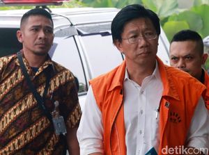 Dua Tersangka Suap Krakatau Steel Kembali Diperiksa KPK Dua Tersangka Suap Krakatau Steel Kembali Diperiksa KPK