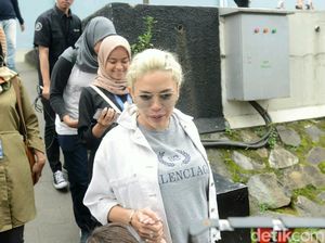 Makin Hot! Harga Diri Nikita Mirzani Ditawar Tessa Mariska Rp 500 Juta