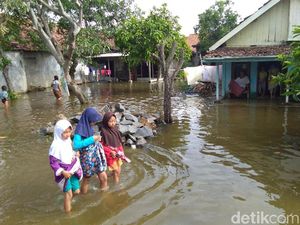 Banjir Masih Rendam Demak, 5.344 Jiwa Terdampak Banjir Masih Rendam Demak, 5.344 Jiwa Terdampak