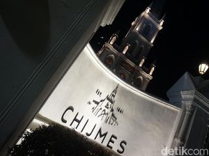Nongkrong di Gereja Crazy Rich Asians Singapura Malam Hari