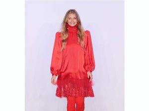 Penampilan Awet Muda Model 56 Tahun Pose Tanpa Busana untuk Majalah